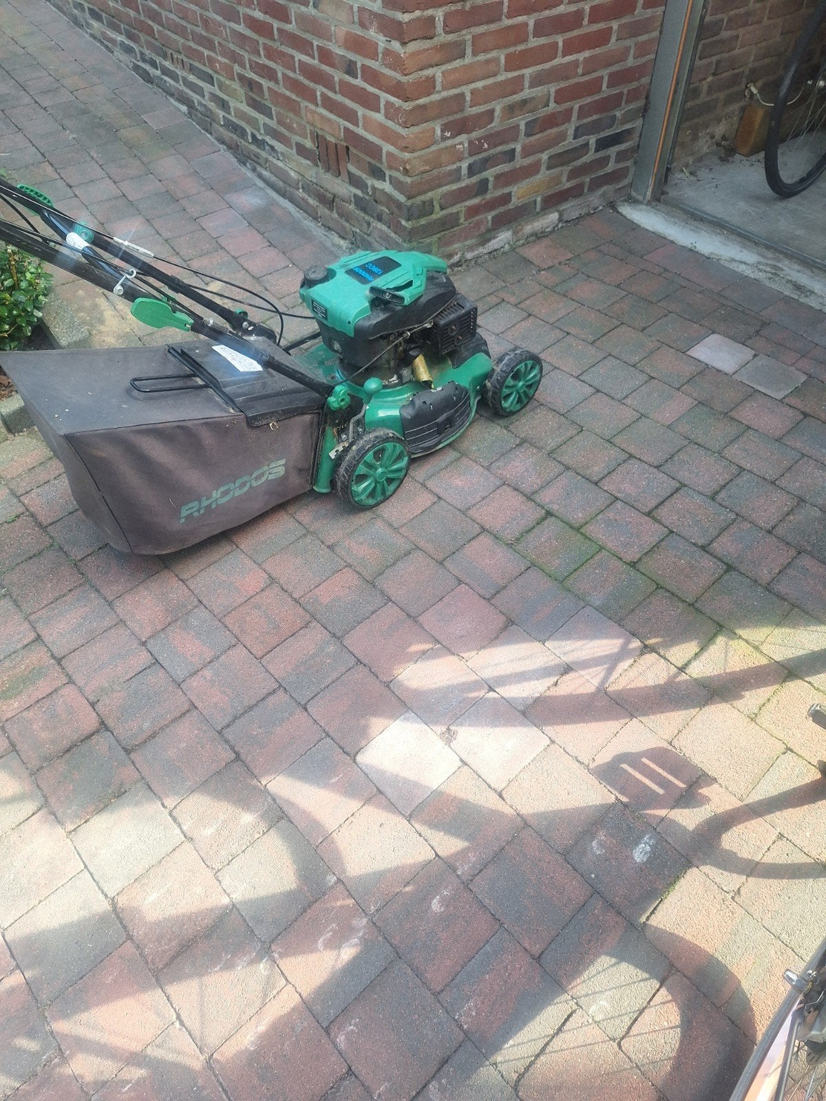 Rhodos Benzine Grasmaaier met Opvangbak, Tuin en Terras, Grasmaaiers, Ophalen, Cirkelmaaier, 40 t/m 49 cm, Rhodos