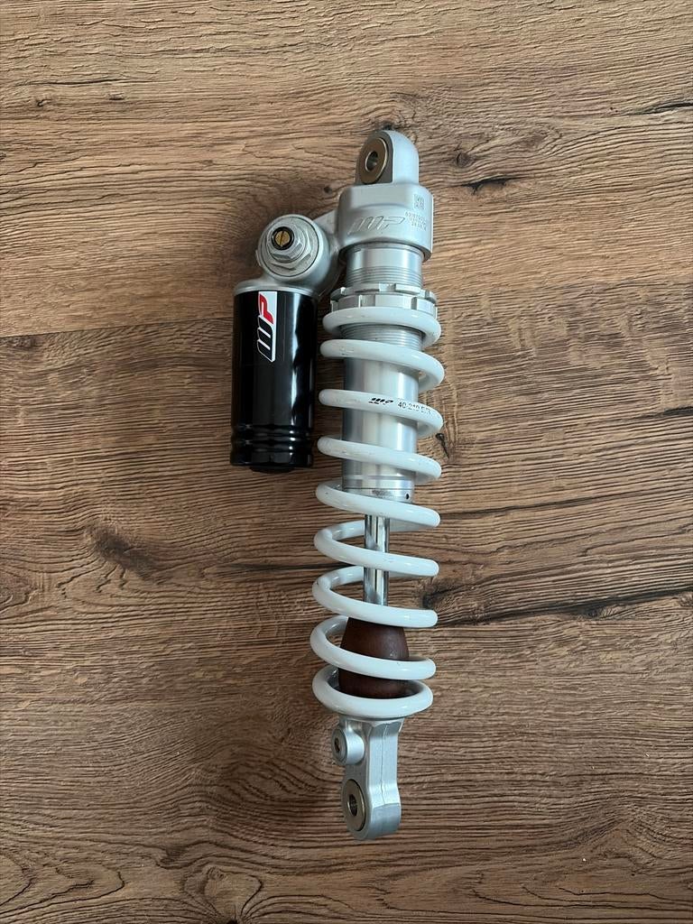 WP Achterschokbreker, Motoren, Ophalen