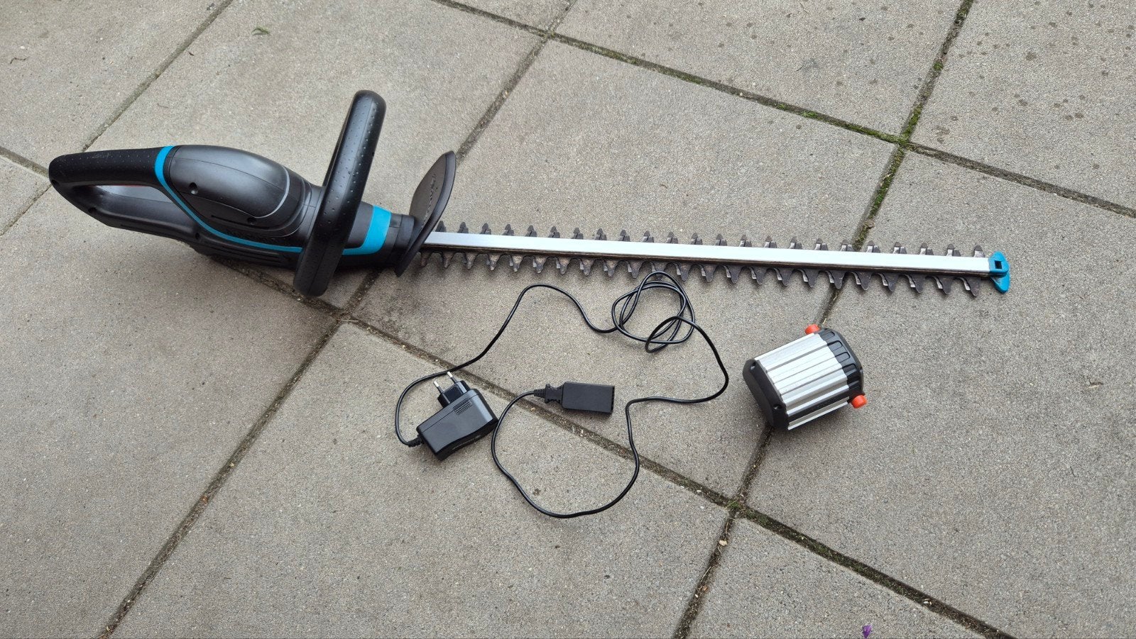 Gardena comfortcut heggenschaar 60cm met accu en oplader., Ophalen, Gebruikt, Accu, Gardena