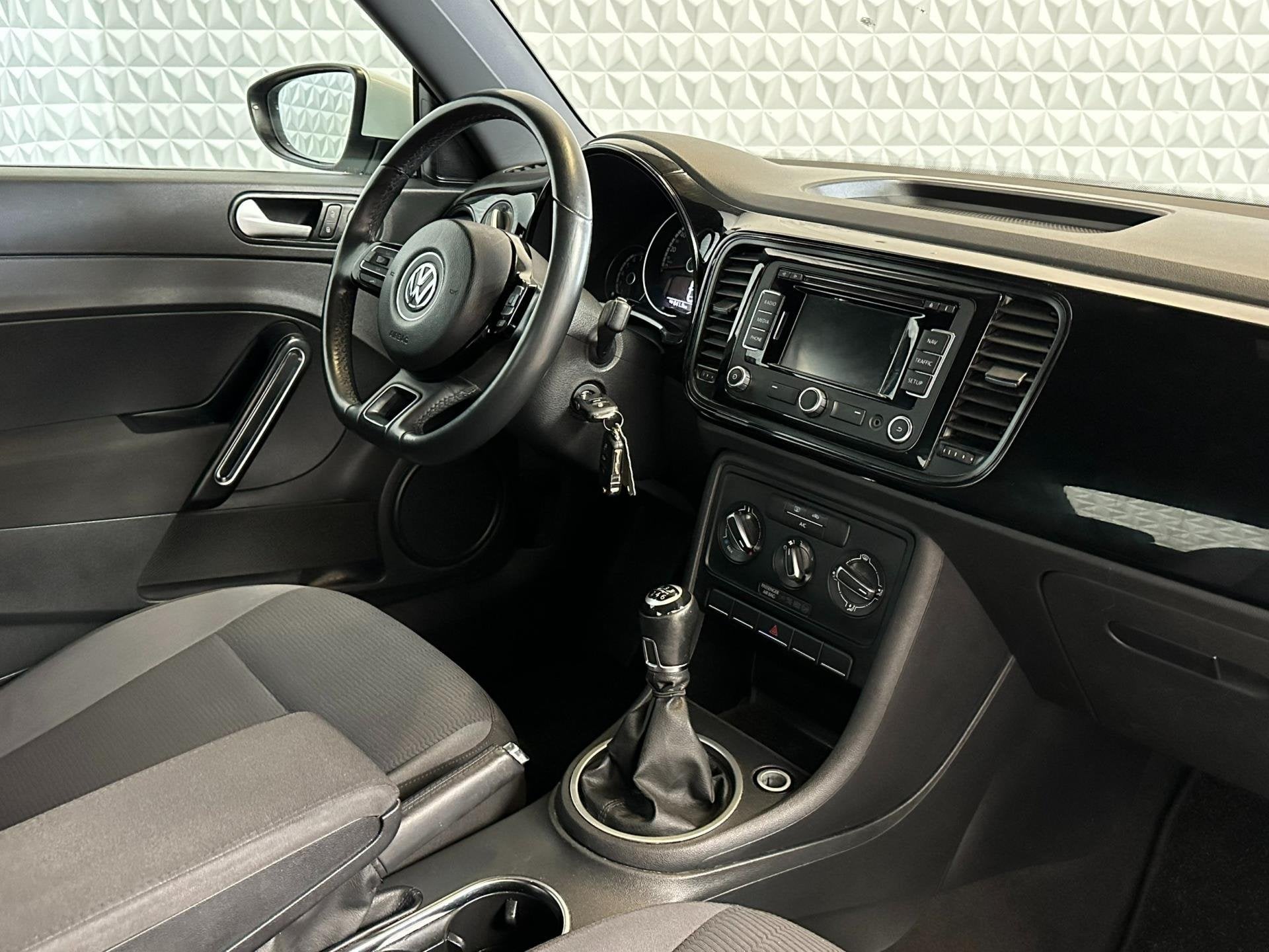 Volkswagen Beetle 1.2 TSI Design BlueMotion Navigatiesysteem, Voorwielaandrijving, Euro 5, Stof, Gebruikt