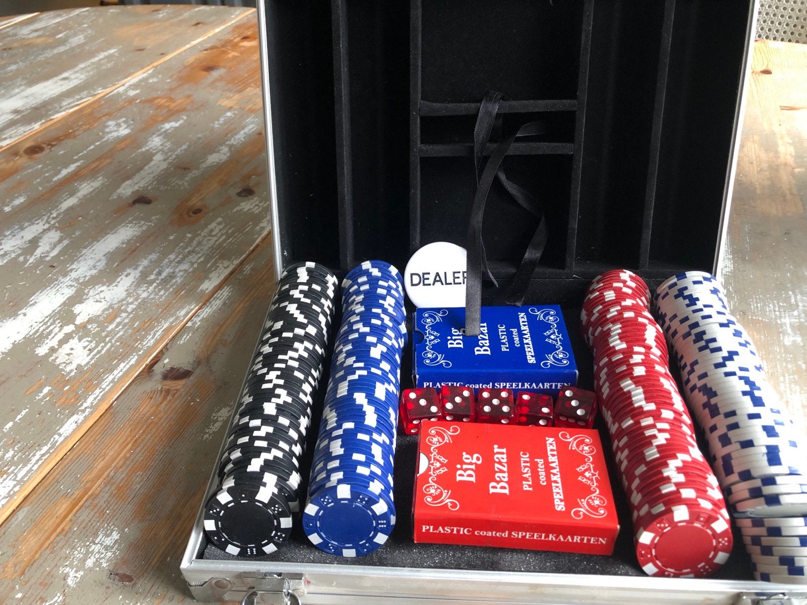 Pokerset in aluminium koffer met kaarten en dobbelstenen, Drie of vier spelers, Ophalen of Verzenden, Zo goed als nieuw