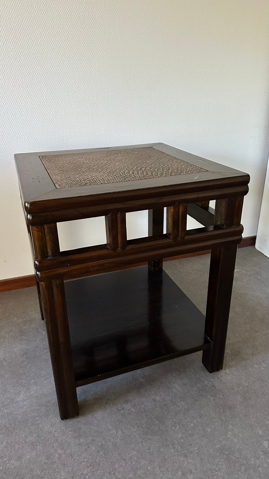 Donkerbruin bijzettafeltje met gevlochten blad, Minder dan 55 cm, Gebruikt, Vierkant, Bali indonesisch