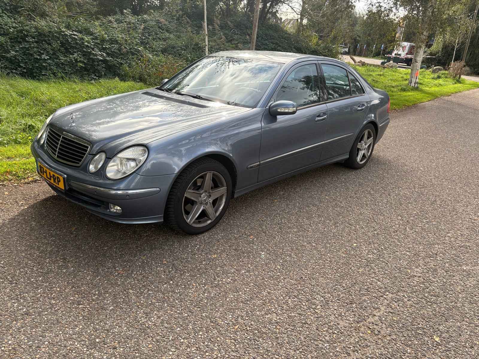Mercedes-Benz E-Klasse 2.6 E240 Sedan AUT 2003 Blauw, Auto's, Automaat, Achterwielaandrijving, 2597 cc, Bedrijf