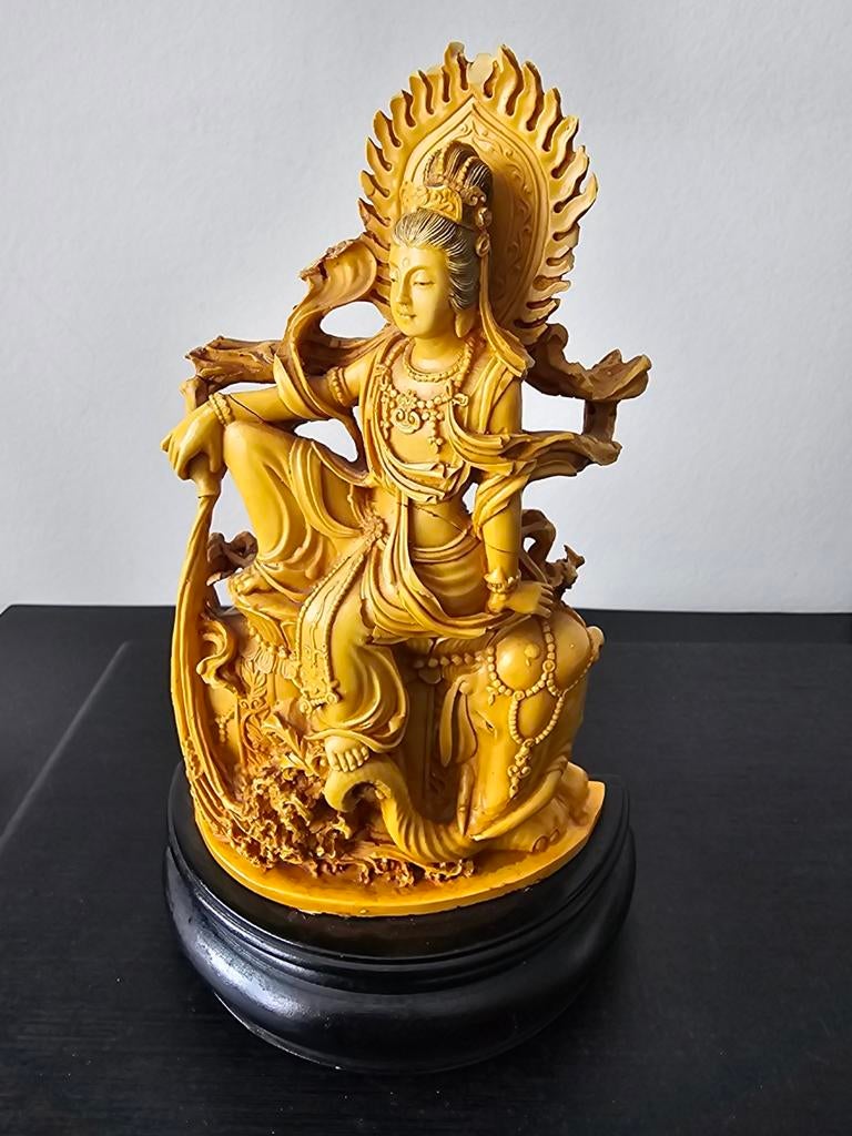 Gedetailleerd Oosters Beeld van Hars - Guanyin, Ophalen of Verzenden, 20 - 50 cm, Composieten, Klassiek