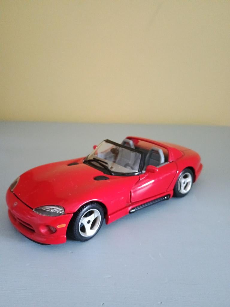 Bburago Viper Rt/10 Dodge 1:24, deuren + motorkap te openen, Ophalen of Verzenden, Gebruikt, Bburago