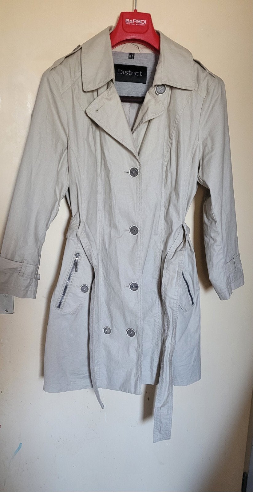 District Trenchcoat Maat 42/44 (L) Beige, Beige, Maat 42/44 (L), Ophalen of Verzenden, Zo goed als nieuw