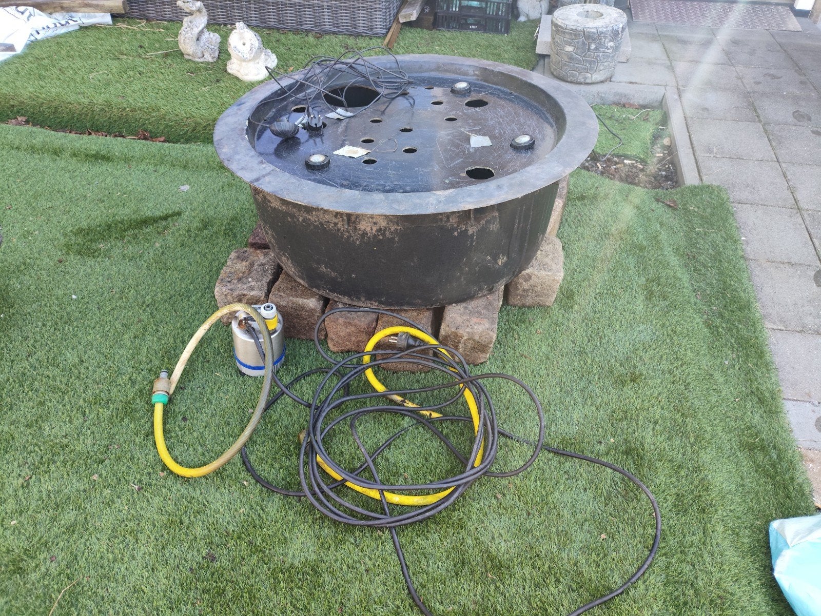ton met verlichting en pomp, Tuin en Terras, Ophalen, Gebruikt, Beton, Waterornament