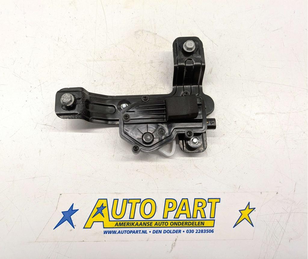 Chevrolet Silverado achterklep actuator 2016-2019, Gebruikt, Info@gm.com, Ophalen of Verzenden, Chevrolet
