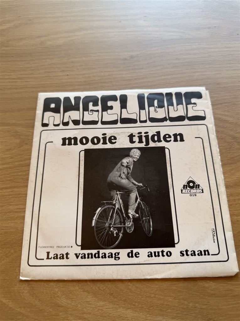 angelique - Mooie tijden, Ophalen of Verzenden, Zo goed als nieuw, Nederlandstalig