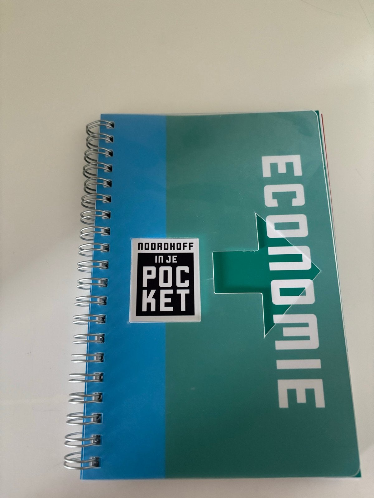 Noordhoff In Je Pocket Economie - Handig naslagwerk, Ophalen of Verzenden, Zo goed als nieuw, Economie en Marketing