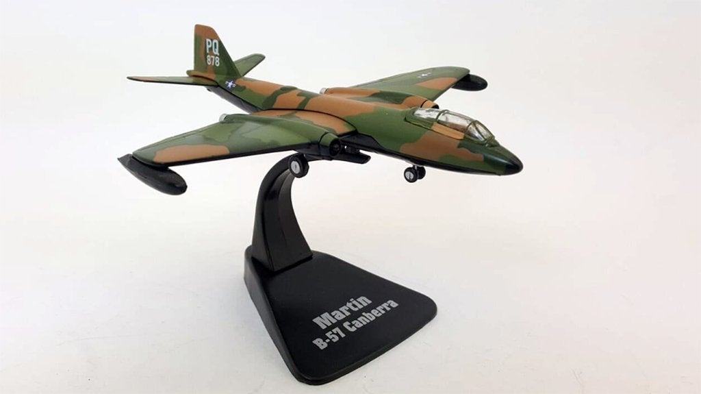 Martin B-57B Canberra 35th TFW U.S. Air Force Vietnam 1968, 1:72 tot 1:144, Dak Mantova Via Martiri di Belfiore 4 info@dakmantova.com