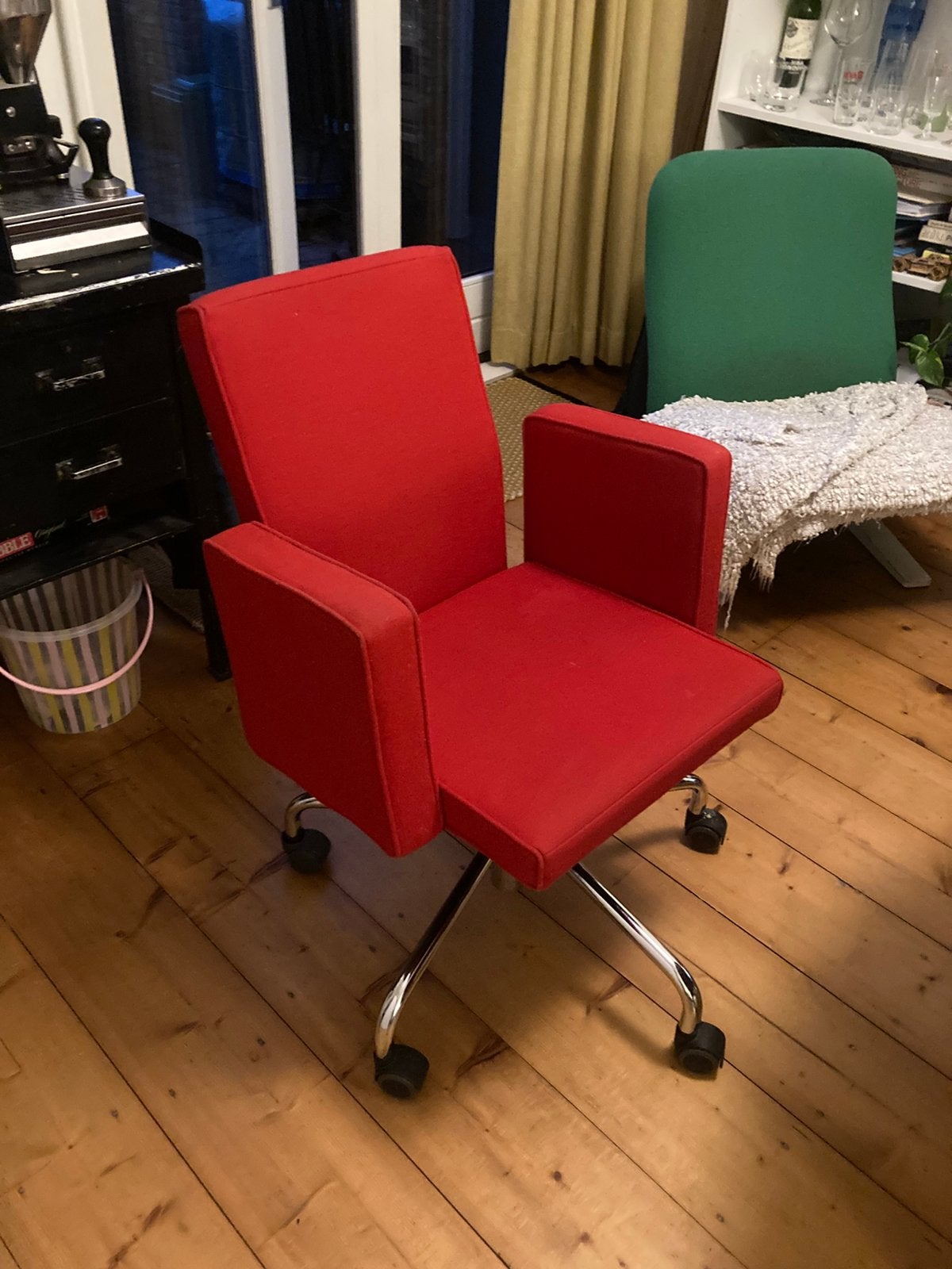 Bulo bureaustoel, pub en club, Ophalen