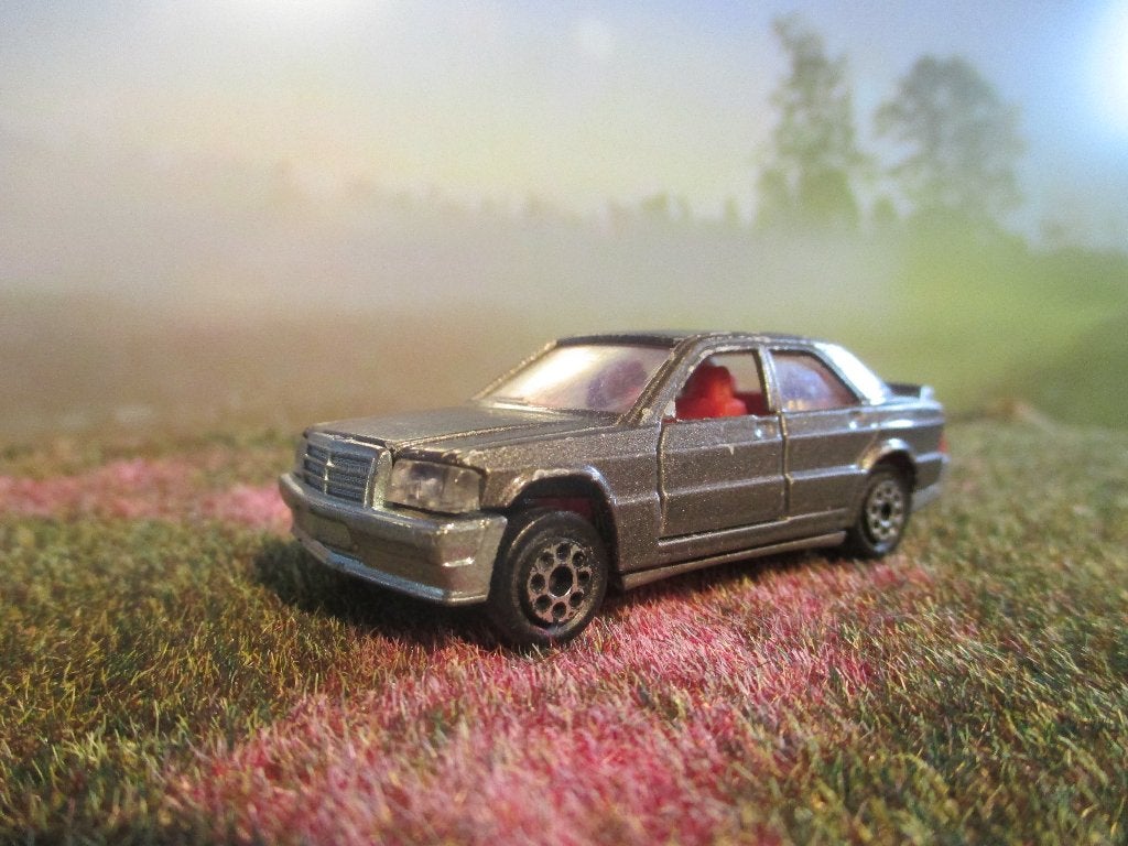 1:59 Mercedes Benz W201 190 3.2 Majorette antraciet, Hobby en Vrije tijd, Modelauto's | Overige schalen, Gebruikt, Auto, Ophalen of Verzenden