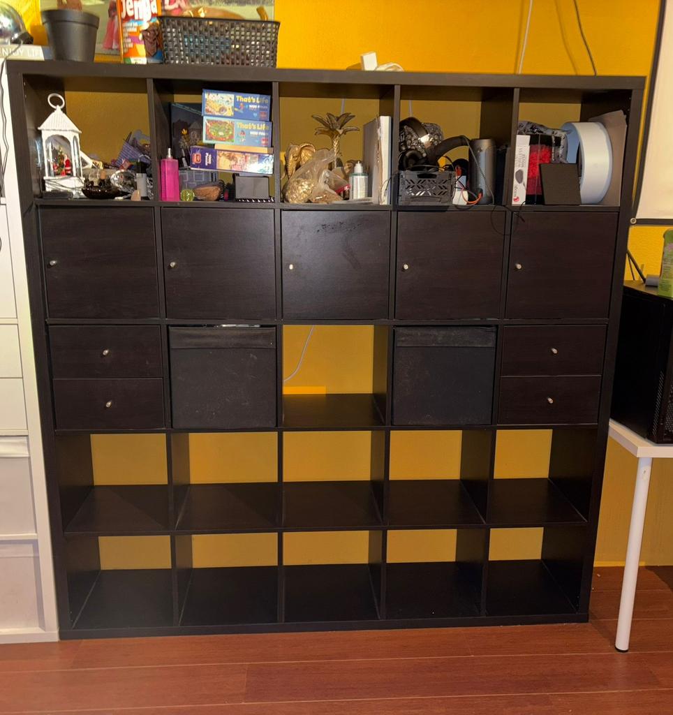 Zwarte ikea kast, Huis en Inrichting, Kasten | Wandmeubels, Ophalen, Met deur(en), 150 tot 200 cm, Zo goed als nieuw