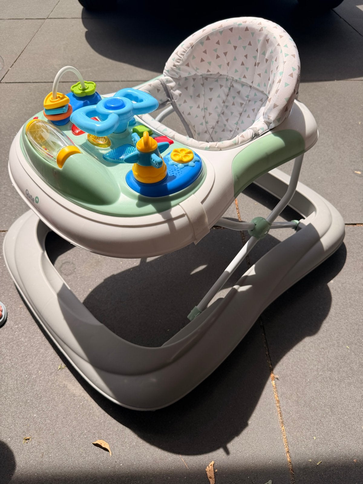 Qute Babywalker met speelblad en wieltjes, Ophalen, Zo goed als nieuw, Overige typen, Met geluid