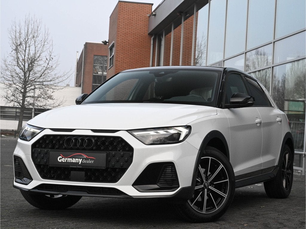Audi A1 citycarver 35TFSI 150PK Bi-Tone Cruise Lane Ass. Vir, Auto's, Audi, Zwart, 4 cilinders, Automatische klimaatregeling, Leder en Stof