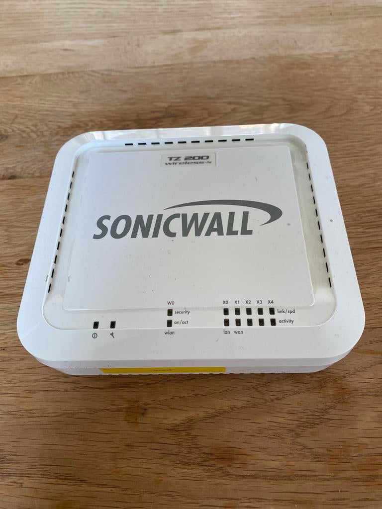 Sonic wall TZ300 en TZ 200 firewall, Ophalen, Zo goed als nieuw, Router, Overige merken