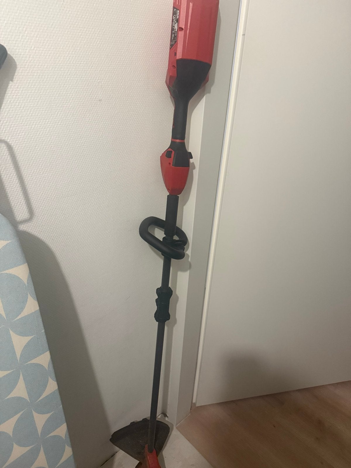 SKIL Accu Grastrimmer - 36V Lithium+ - Zo goed als nieuw, Ophalen, Cirkelmaaier, Minder dan 30 cm, Accu-grasmaaier