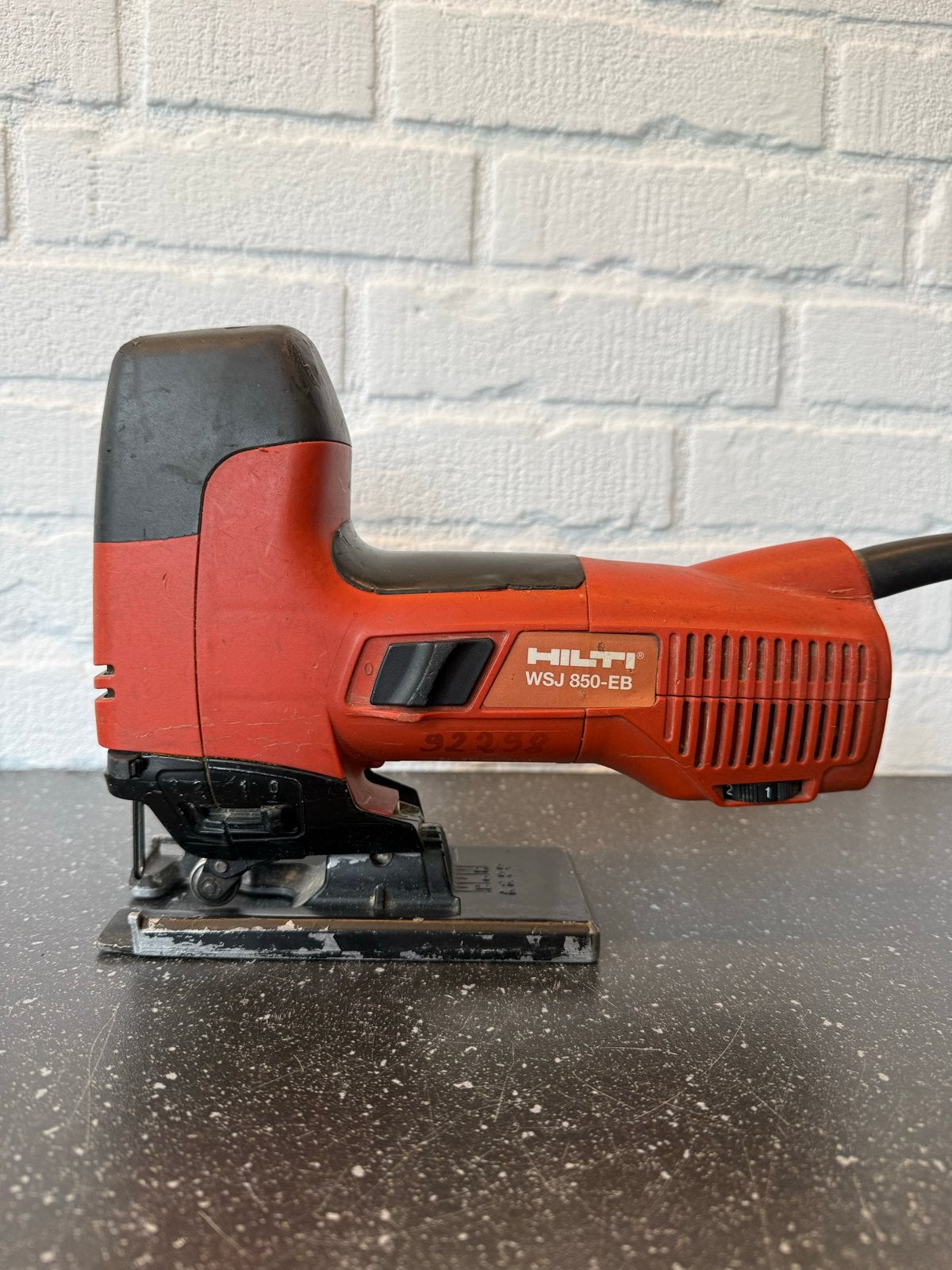 Hilti WSJ 850-EB 220V Decoupeerzaag, Doe-het-zelf en Verbouw, Gereedschap | Zaagmachines, Gebruikt, 600 tot 1200 watt, Ophalen of Verzenden