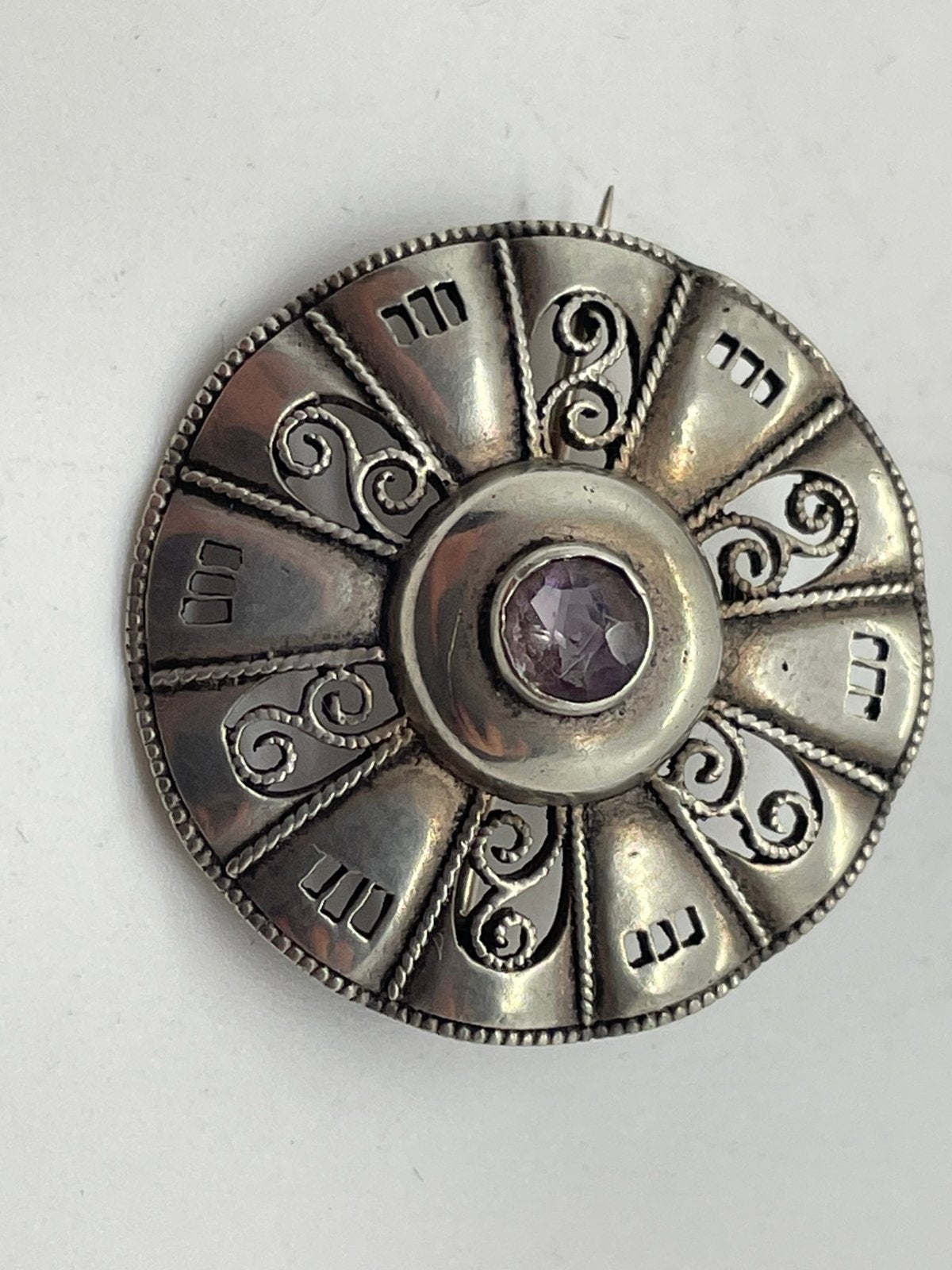 E484 Prachtige zilveren Depose broche amethist, Ophalen of Verzenden, Zilver, Broche, Met edelsteen