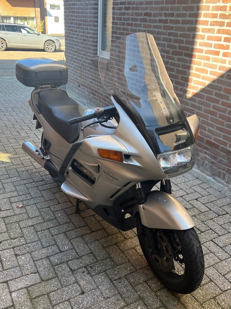 Honda Pan Europan, Motoren, Motoren | Honda, Cardan-aandrijving, 4 cilinders, Particulier, Meer dan 35 kW