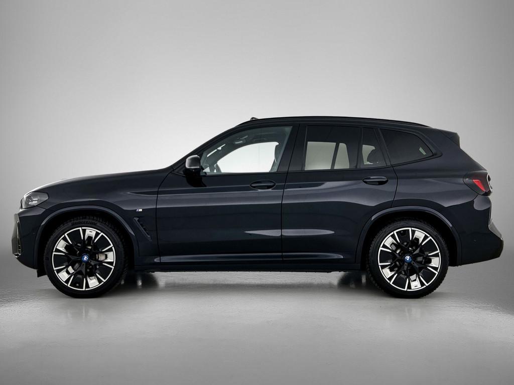 BMW iX3 High Executive 80 kWh | Trekhaak | Leder | Panoramad, Automaat, Achterwielaandrijving, Zwart, 436 min