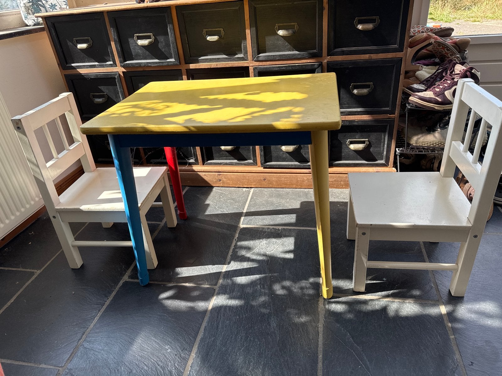 Kindertafel met twee stoeltjes, Ophalen, Gebruikt, Tafel(s) en Stoel(en)