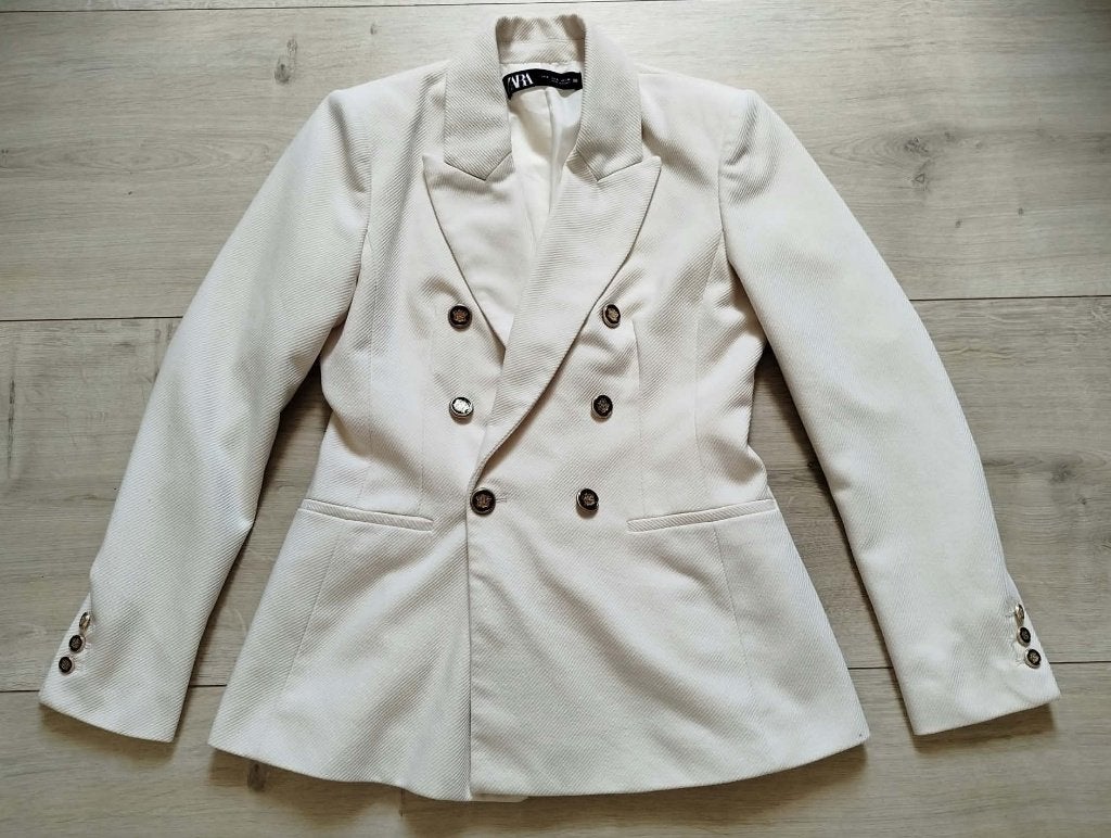 Nog nieuw crème kleurige getailleerde blazer maat S van Zara, Kleding | Dames, Overige kleuren, Nieuw, Ophalen of Verzenden, Jasje