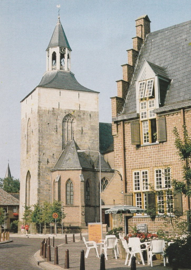 TUBBERGEN R.K. Kerk met Oude Raadhuis, Verzenden, 1980 tot heden, Gelopen, Overijssel