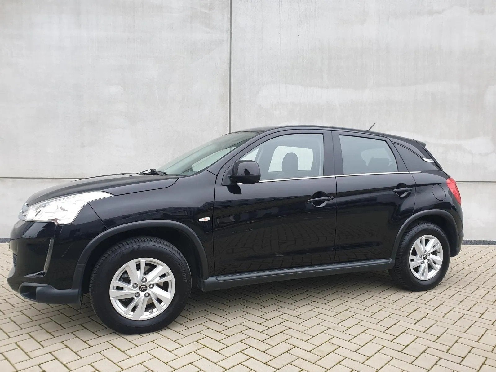 Citroen C4 Aircross 1.6i 2WD Attraction Crui Airco Trekhaak, Auto's, Voorwielaandrijving, Euro 5, Gebruikt, Zwart