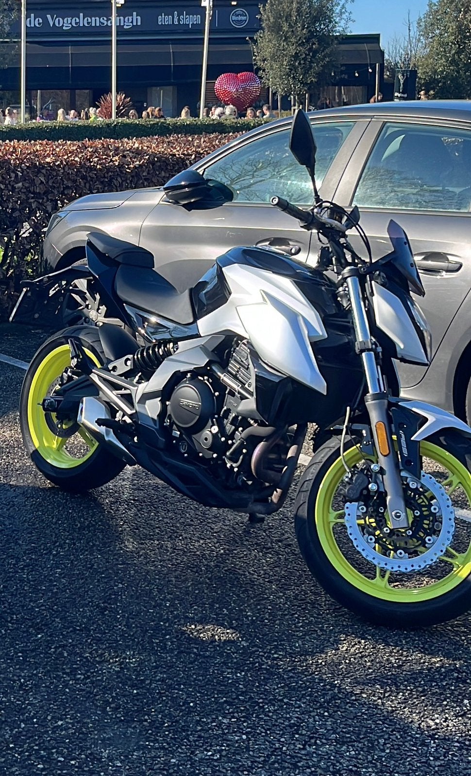CFMOTO 650NK Naked Bike - Zwart/Wit met Gele Velgen, Motoren, 2 cilinders, Gebruikt, Particulier, Meer dan 35 kW