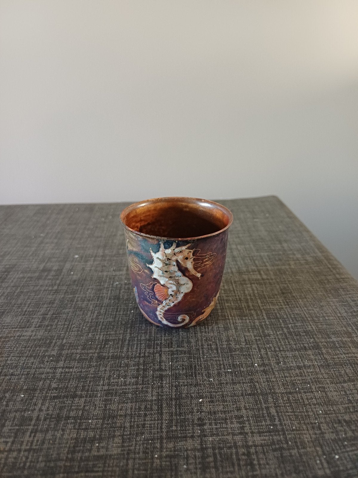 Unieke handgeschilderde beker met zeepaardje, Antiek en Kunst, Ophalen of Verzenden