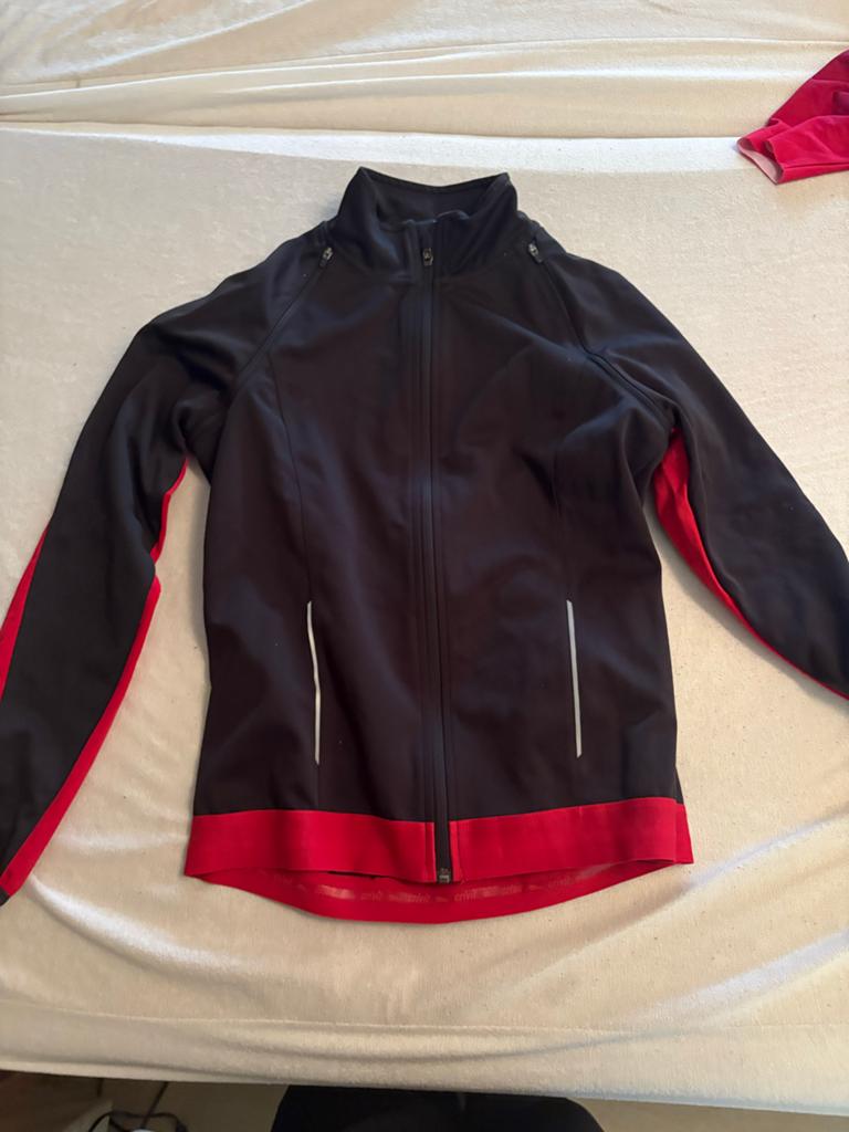 Zwart-rood fietsjack eventueel 2 stuks te koop, Zwart, Ophalen of Verzenden, Zo goed als nieuw, Hardlopen of Fietsen