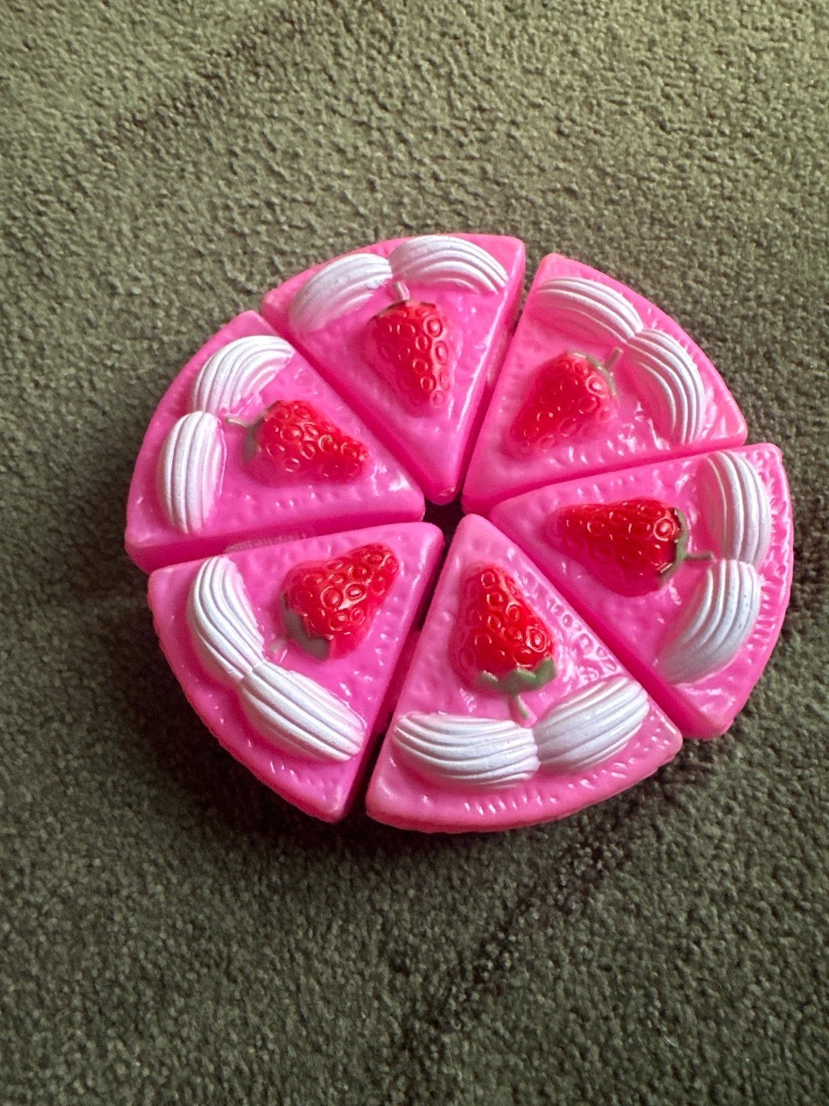 Roze speelgoedtaart met aardbeien - 6 stukken, Ophalen of Verzenden, Gebruikt, Jongen of Meisje