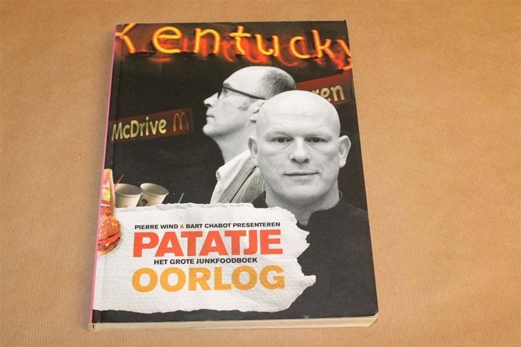 Patatje Oorlog — Het Grote Junkfoodboek Snacks & Recepten, Boeken, Ophalen of Verzenden, Zo goed als nieuw, Nederland en België