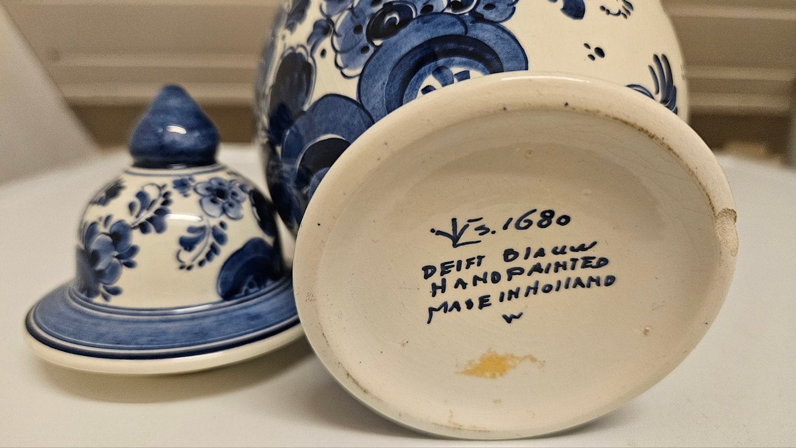 Prachtig Delfts Blauw vaasje met deksel - Handgeschilderd, Ophalen