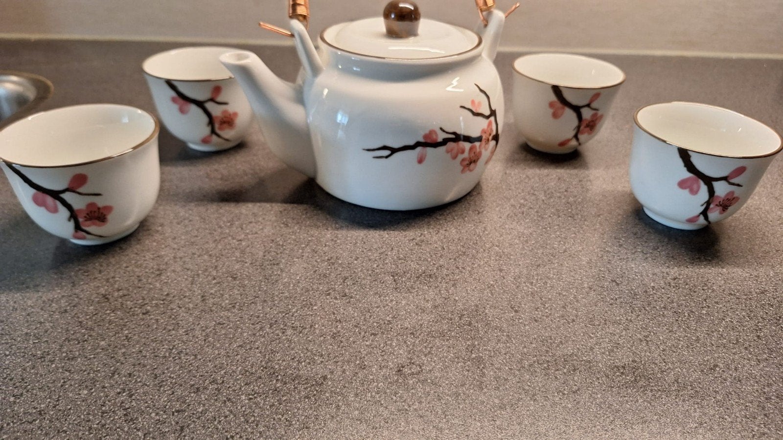 Theeservies met kersenbloesem, handgeschilderd, Huis en Inrichting, Aziatisch, Ophalen of Verzenden, Zo goed als nieuw, Theepot