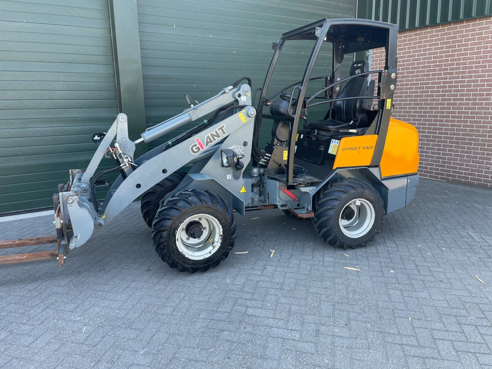 Giant V452T HD 452 HD (bj 2016), Zakelijke goederen, Wiellader of Shovel