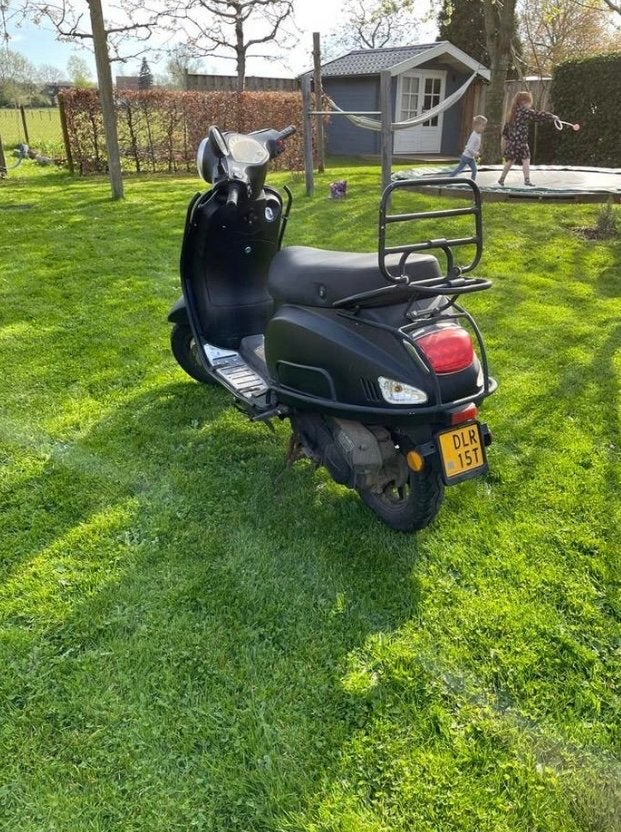 Matzwarte scooter - Vespa look, Overige merken, Ophalen of Verzenden, Zo goed als nieuw, Benzine