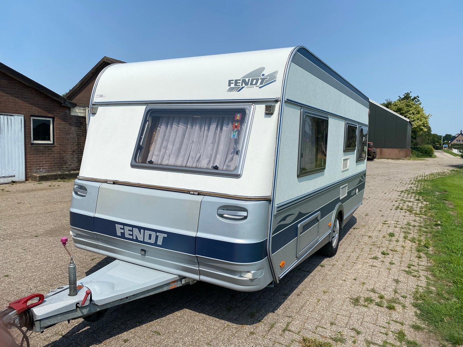 Fendt Saphir 470 uit 2003 - Voorraam dient vervangen te word, Caravans en Kamperen, Vast bed, Rondzit, Particulier, Ringverwarming