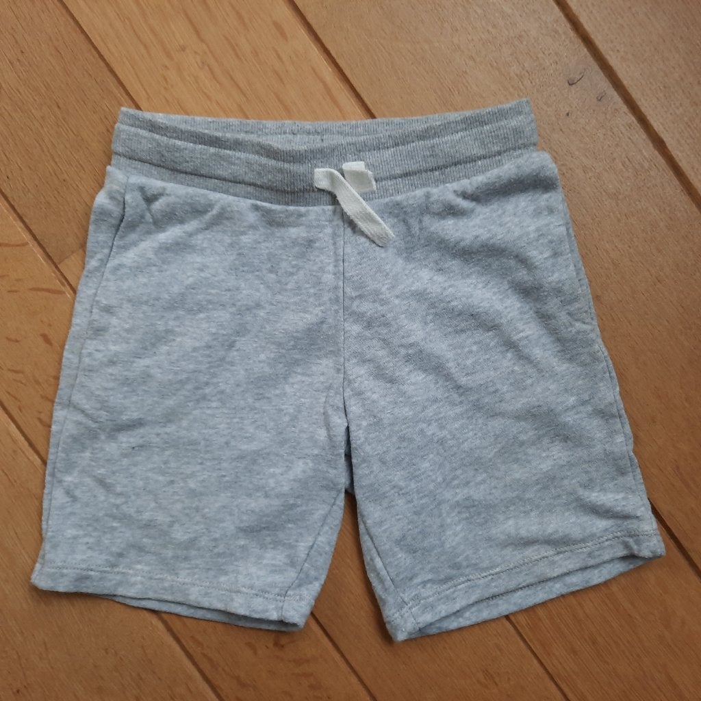 H&M bermuda short licht grijs sweat maat 116, Kinderen en Baby's, Kinderkleding | Maat 116, Broek, Gebruikt, H&M, Ophalen of Verzenden