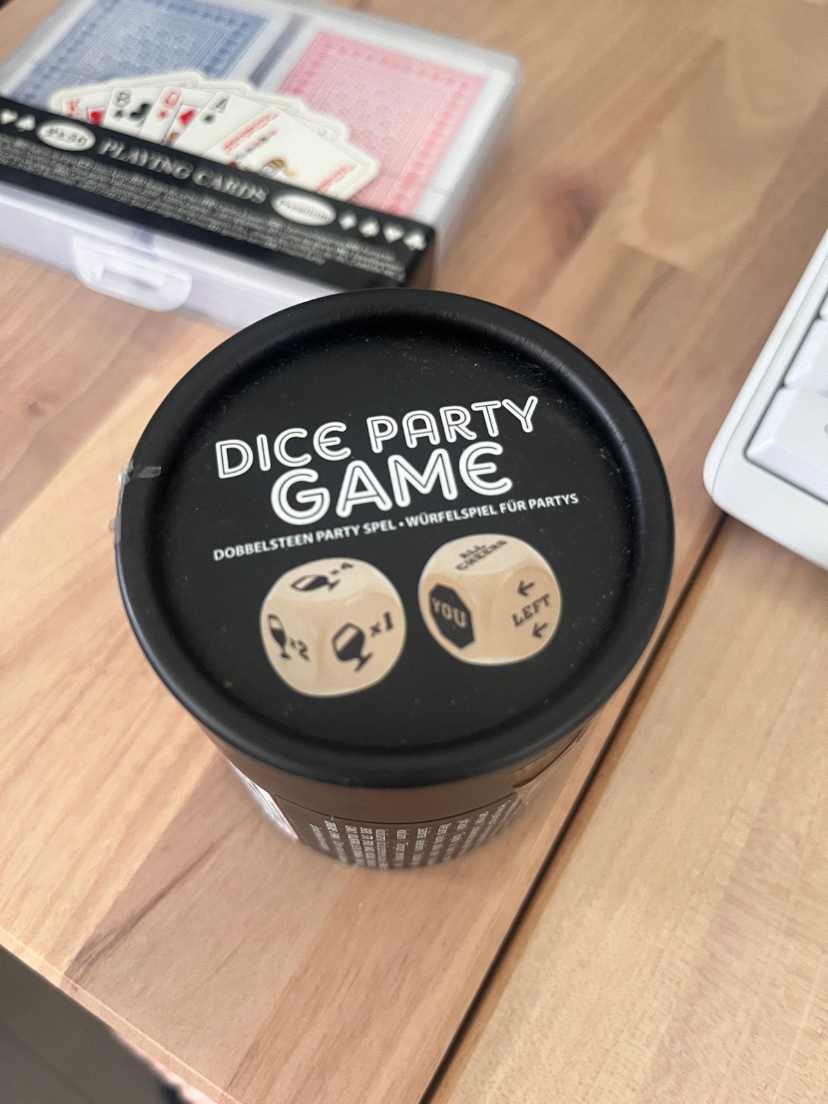 Dice Party Game - Dobbelsteen Party Spel and Playing Cards, Hobby en Vrije tijd, Gezelschapsspellen | Overige, Drie of vier spelers