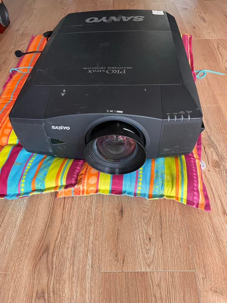 Sanyo PLC-XF46E PRO xtraX Beamer, Ophalen, Gebruikt
