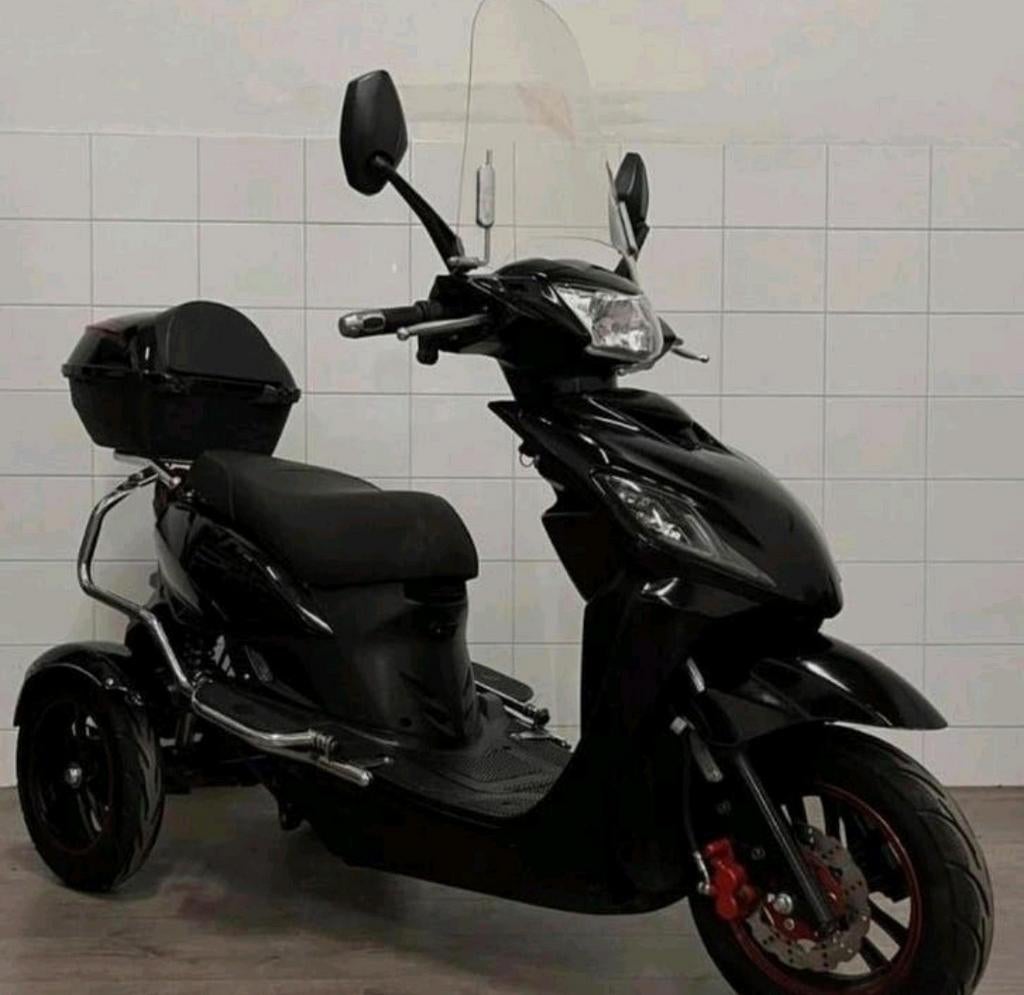 Zo goed als nieuw IVA T3 zwart DRIEWIELSCOOTER, Ophalen, Elektrisch