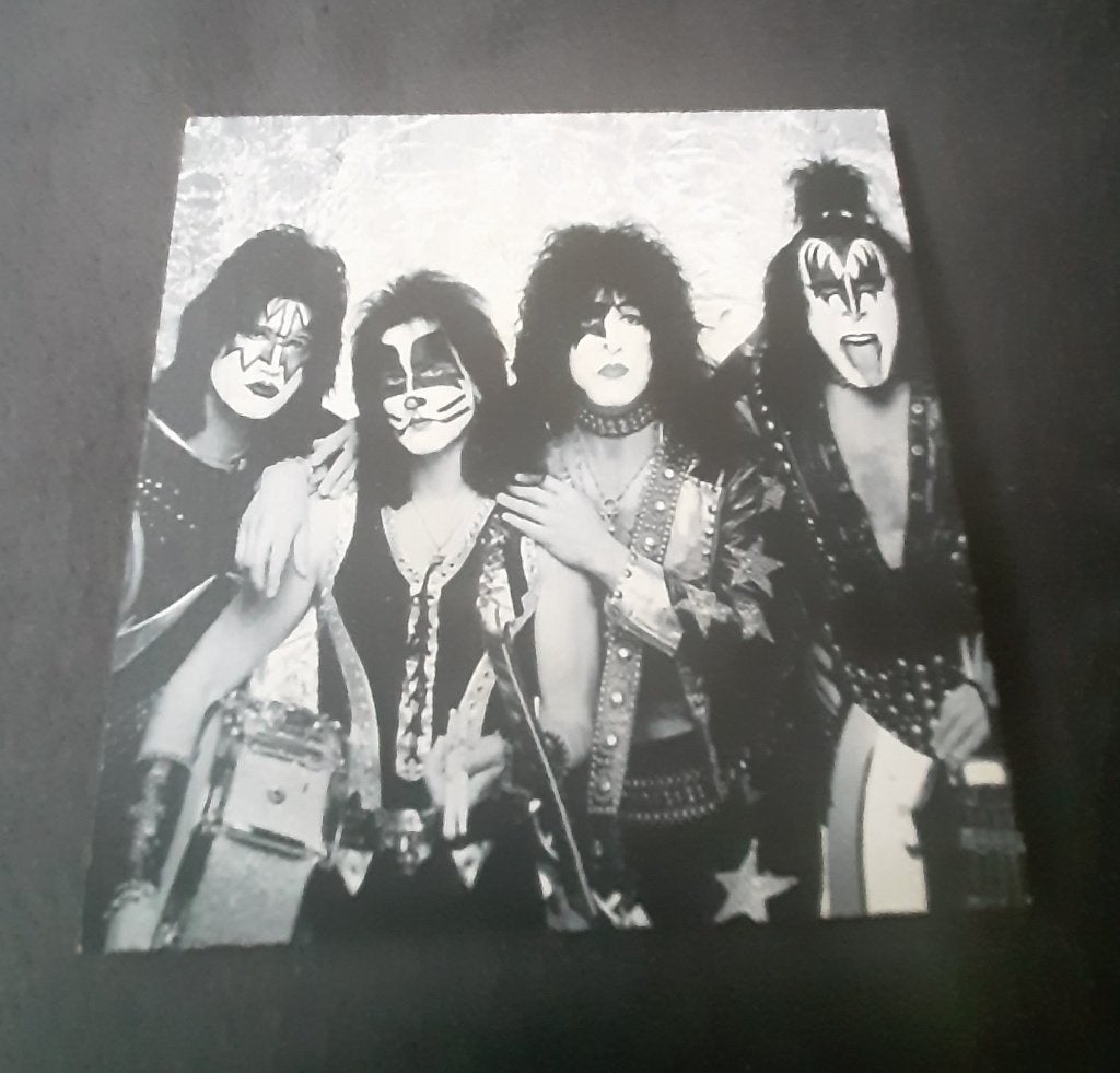 Onderzetter van de band Kiss (Gene Simmons, Paul Stanley), Ophalen of Verzenden, Glasonderzetter, Nieuw