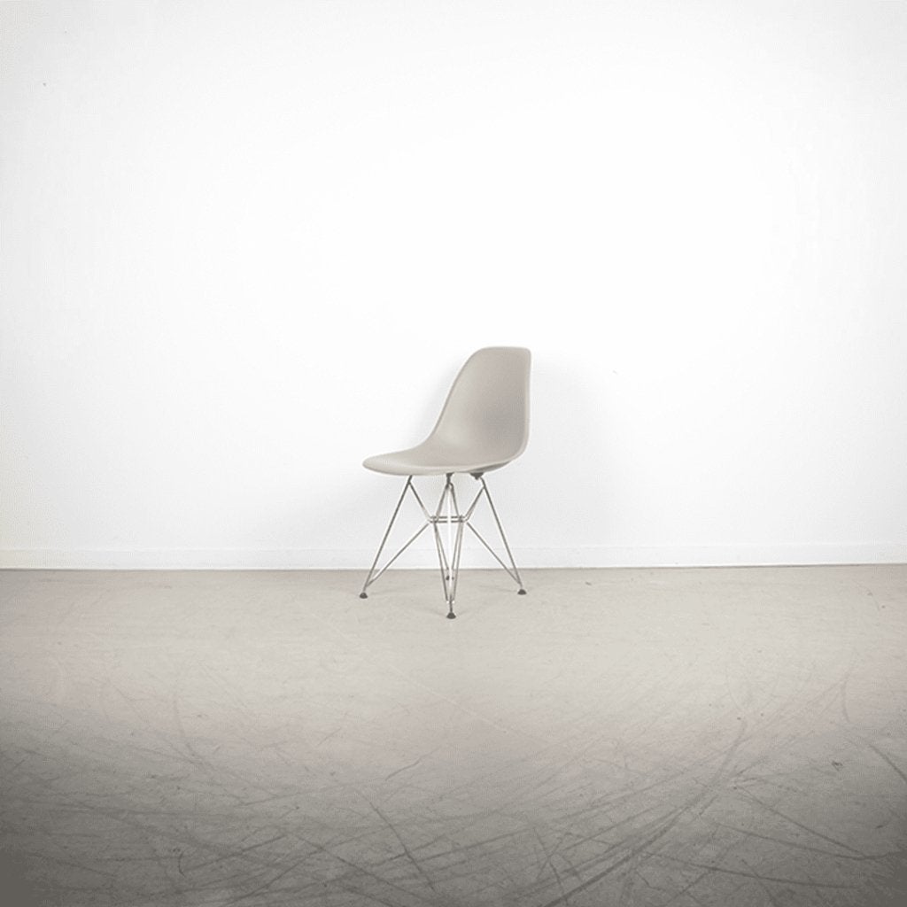 Vitra Eames DSR Stoel Taupe Kunststof - Chroom, Niet ingevuld, Zo goed als nieuw, Niet ingevuld, Niet ingevuld