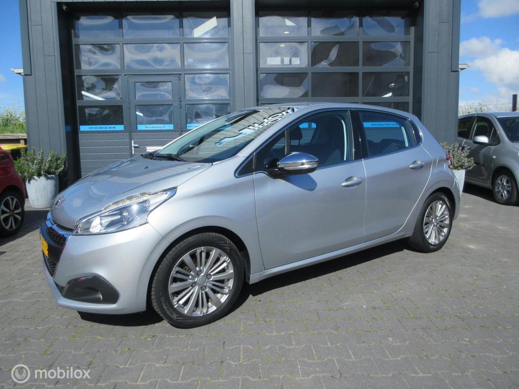 Peugeot 208 1.2 PureTech Allure Camera Carplay Airco Cruise, Voorwielaandrijving, Stof, 23 km/l, Automatische klimaatregeling