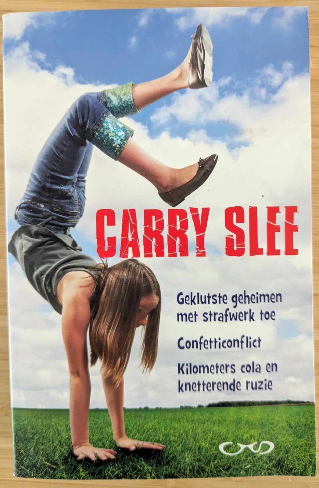 Carry Slee - Geklutste geheimen met strafwerk toe, Ophalen of Verzenden, Gelezen, Carry Slee, Nederland