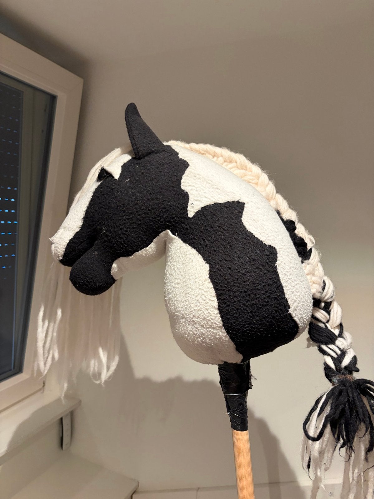 Hobbyhorse met accessoires - Zwart/Wit, Ophalen, Zo goed als nieuw, Jongen of Meisje