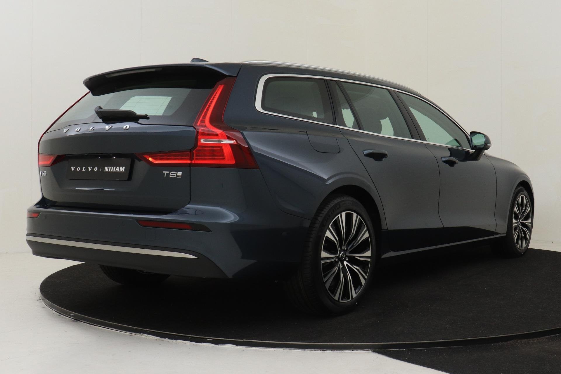 Volvo V60 T8 PLUG-IN HYBRID AWD PLUS PERFORMANCE ED. BRIGHT, Automaat, 12 maanden, Euro 6, 4 cilinders